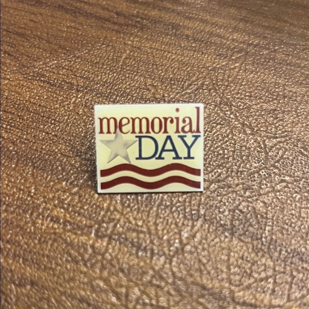 Memorial Day Pin with Star and Waves